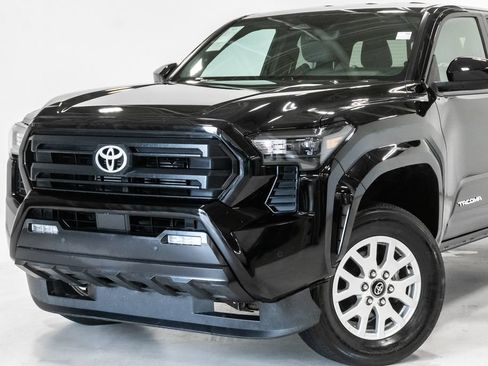 Used 2024 Toyota Tacoma SR5 AWD/4WD image 2