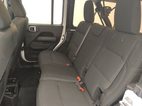 Used 2019 Jeep Wrangler Unlimited Sahara AWD/4WD image 18