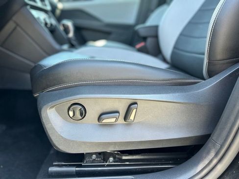 Used 2022 Volkswagen Taos SEL image 13