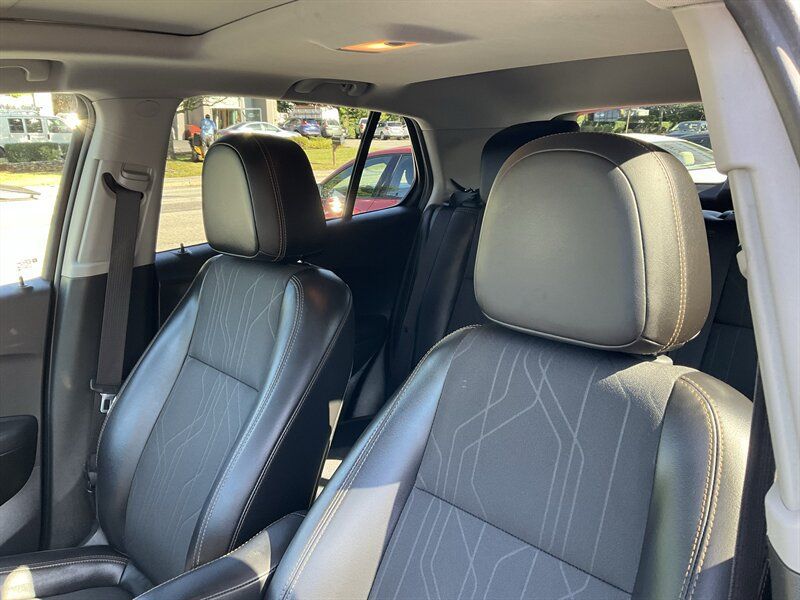 Used 2019 Chevrolet Trax LT w/ Sun & Sound Package AWD/4WD image 21