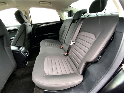 Used 2020 Ford Fusion SE FWD image 18