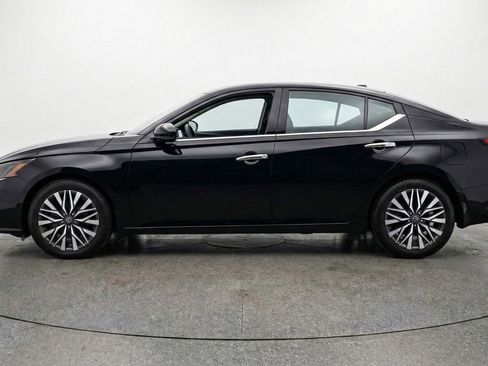 Used 2025 Nissan Altima 2.5 SV image 5