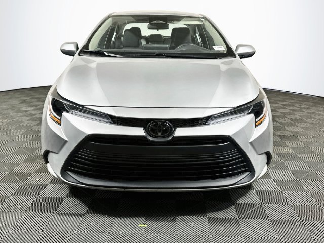 Certified 2025 Toyota Corolla LE FWD image 3