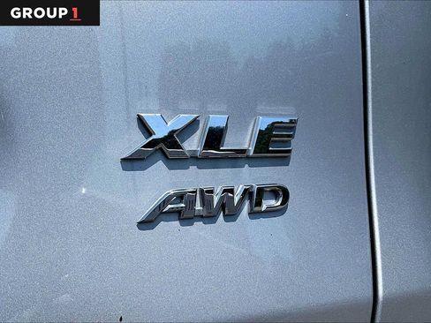 Used 2025 Toyota RAV4 XLE AWD/4WD image 10