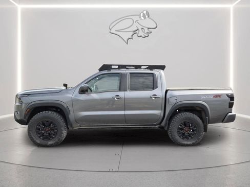 Used 2022 Nissan Frontier PRO-4X image 2