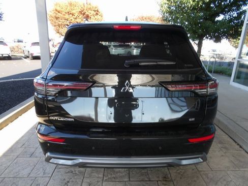 New 2025 Mitsubishi Outlander SE image 6