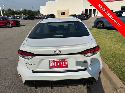 Used 2025 Toyota Corolla SE w/ SE Premium Package FWD image 5