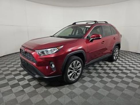 Used 2020 Toyota RAV4 XLE Premium FWD image 1