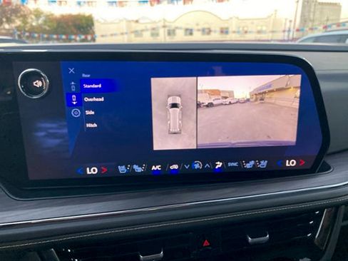 Used 2025 Chevrolet Suburban Premier RWD image 31