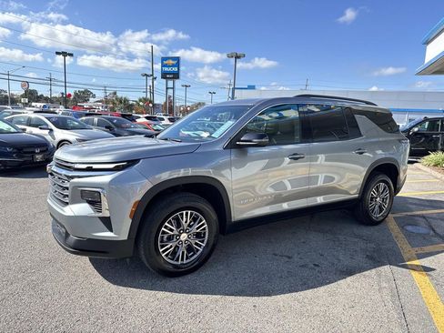Certified 2025 Chevrolet Traverse LT image 4