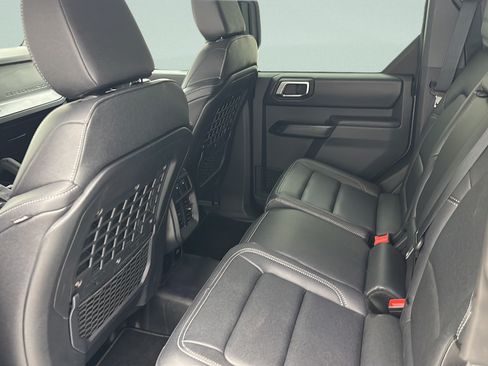 Used 2025 Ford Bronco Badlands AWD/4WD image 10