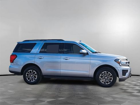 Used 2022 Ford Expedition XLT RWD image 3