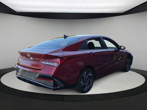 Used 2024 Hyundai Elantra SEL w/ Convenience Package FWD image 8
