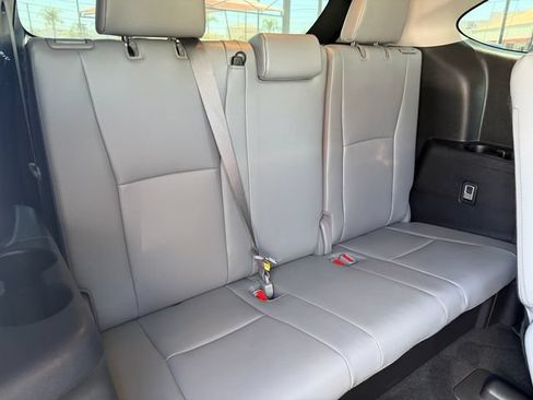 Used 2022 Toyota Highlander XLE FWD image 20