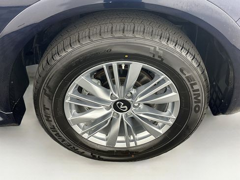 Used 2024 INFINITI QX80 Luxe RWD image 11