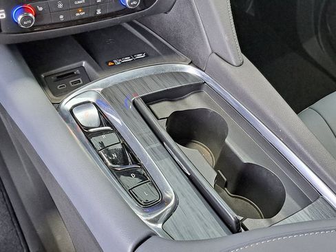 Used 2023 Buick Enclave Essence image 18