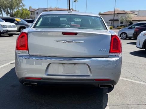 Used 2016 Chrysler 300 C RWD image 4