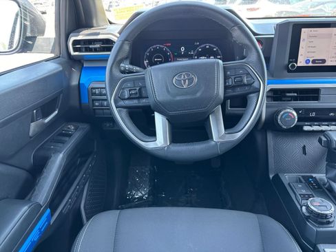 Used 2025 Toyota Tacoma TRD Off-Road AWD/4WD image 32