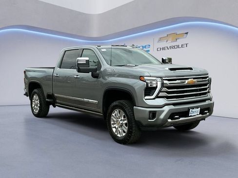 Used 2025 Chevrolet Silverado 3500 High Country w/ High Country Premium Package AWD/4WD image 7