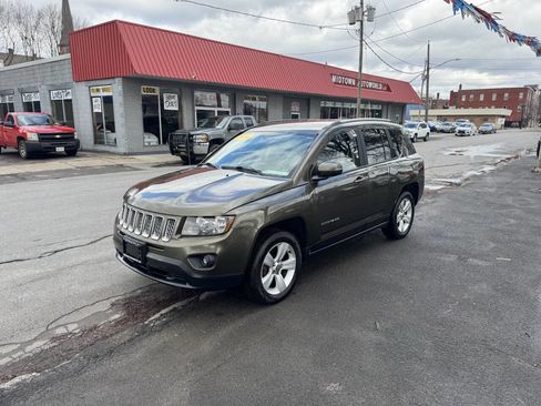 Used 2016 Jeep Compass Latitude image 3