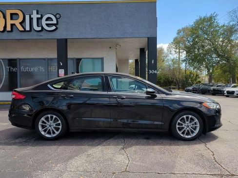 Used 2020 Ford Fusion SE FWD image 4