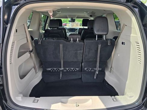 Used 2023 Chrysler Pacifica Touring-L FWD image 26
