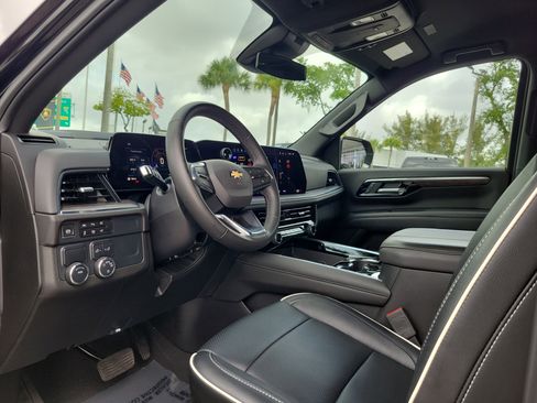 Used 2025 Chevrolet Tahoe LS RWD image 9