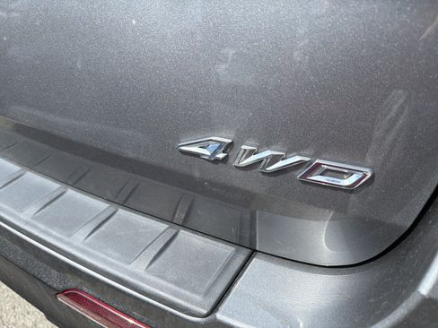Used 2023 Ford Explorer XLT AWD/4WD image 8