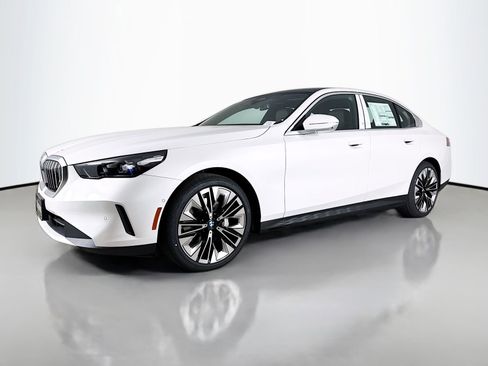 New 2026 BMW 530i w/ Executive Package image 3