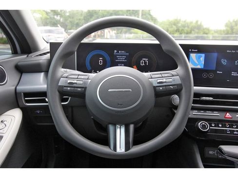 Certified 2025 Hyundai Sonata SE FWD image 16