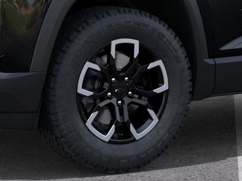 New 2026 Chevrolet Equinox ACTIV w/ Convenience Package III FWD image 11