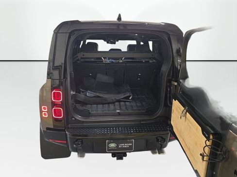 Used 2025 Land Rover Defender 110 X-Dynamic SE AWD/4WD image 12