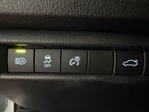 Certified 2025 Toyota Camry SE image 9