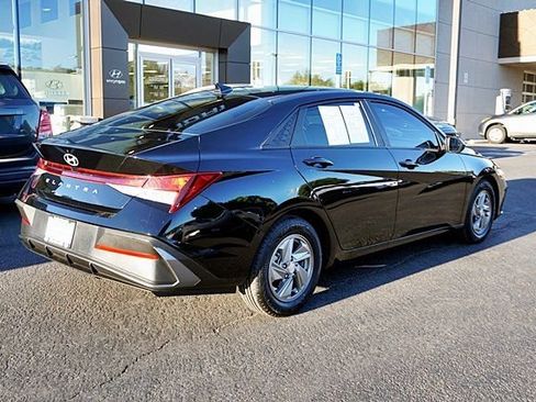 Certified 2025 Hyundai Elantra SE FWD image 4