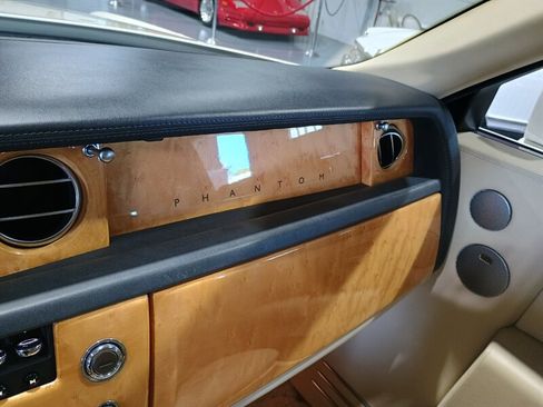 Used 2006 Rolls-Royce Phantom Sedan RWD image 23