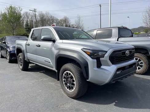 Used 2024 Toyota Tacoma TRD Off-Road image 6