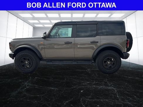 Used 2025 Ford Bronco Badlands AWD/4WD image 2