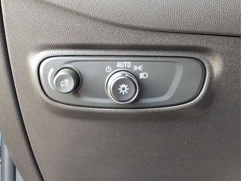 Used 2024 Chevrolet Equinox LT FWD image 17
