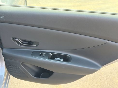 Certified 2025 Hyundai Elantra Sport FWD image 16