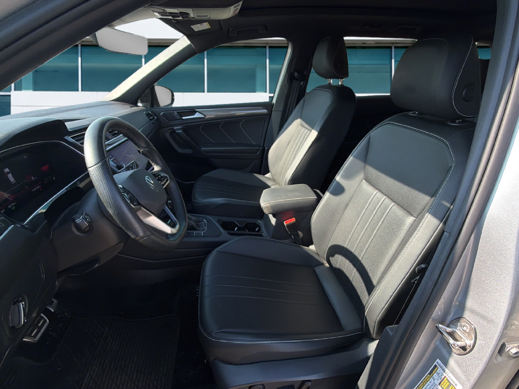 Used 2023 Volkswagen Tiguan SE R-Line FWD image 9