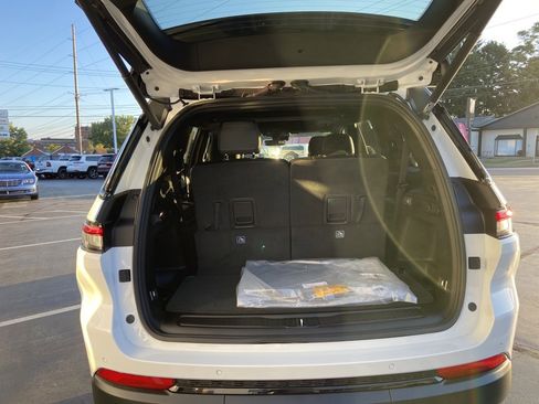 New 2025 Jeep Grand Cherokee L Altitude image 3