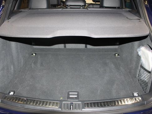 Certified 2024 Porsche Macan image 17