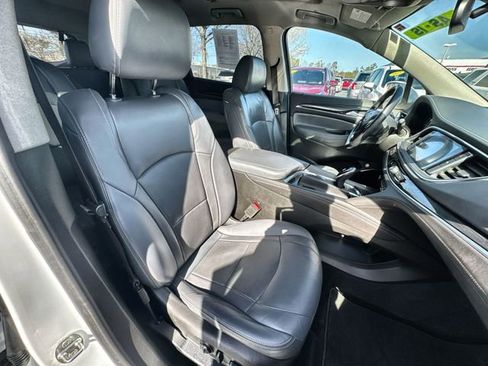 Used 2018 Buick Enclave Essence image 33