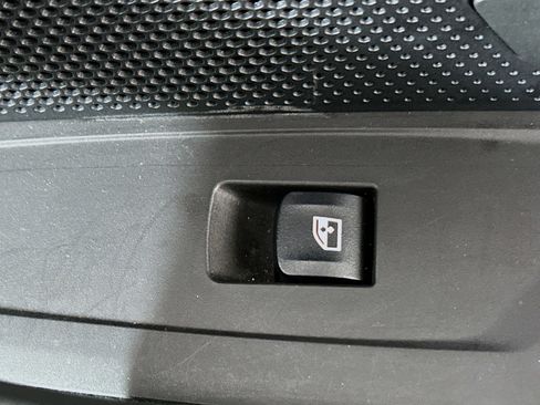 Used 2025 BMW 430i Convertible w/ Premium Package image 29