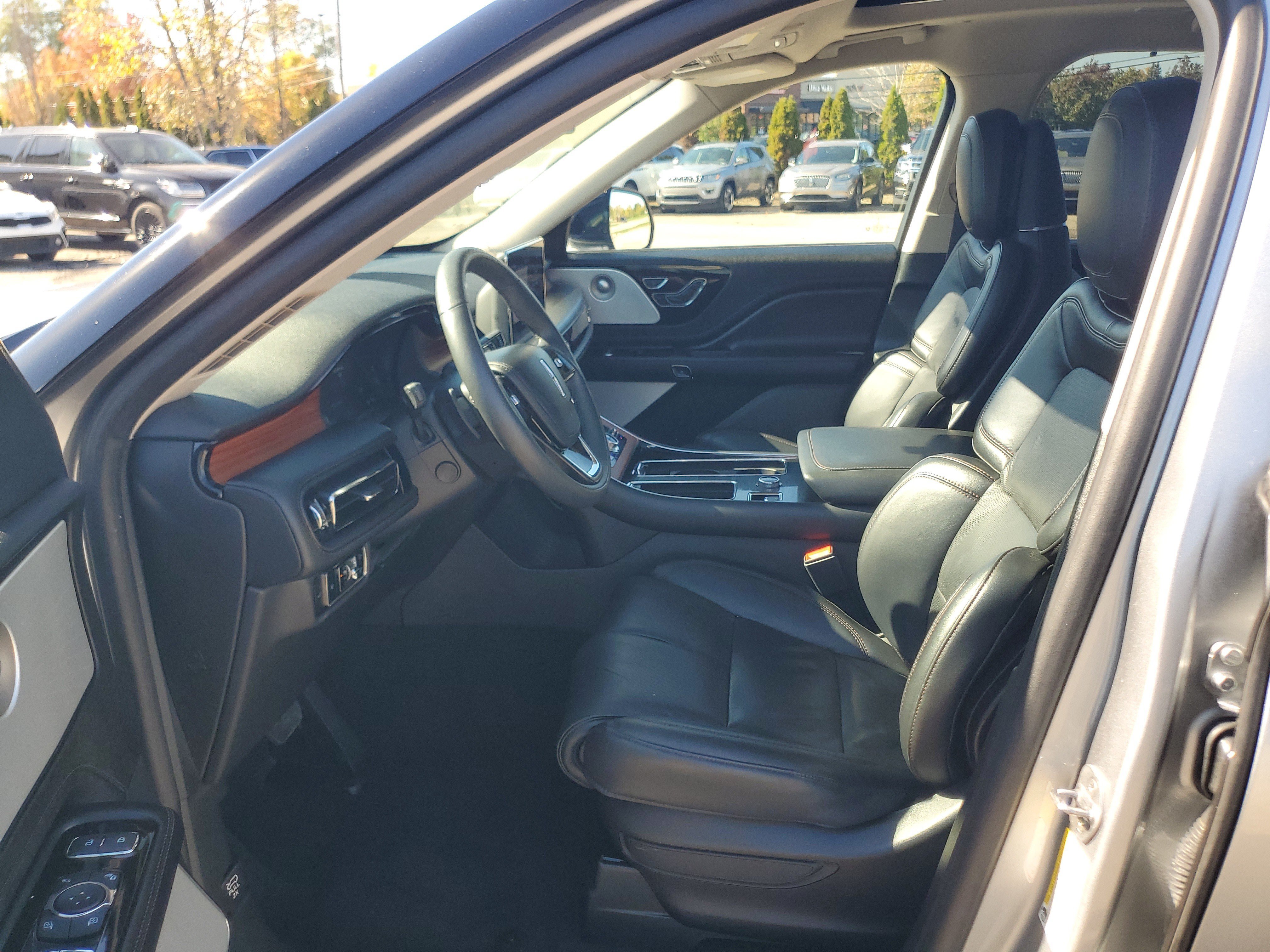 Used 2024 Lincoln Aviator Reserve w/ Equipment Group 201A AWD/4WD image 12