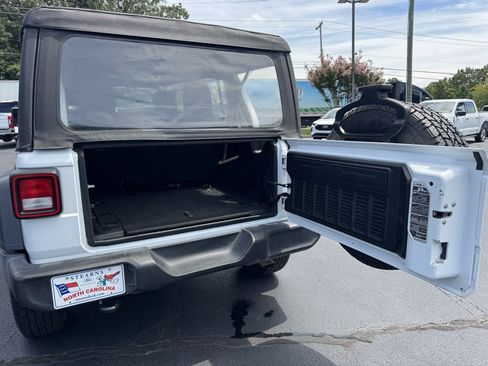 Used 2018 Jeep Wrangler Unlimited Sport image 34