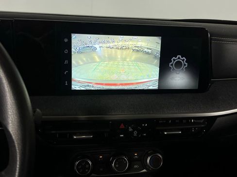 Used 2025 Nissan Kicks SV image 18