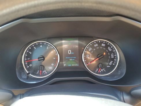 Used 2019 Toyota RAV4 LE FWD image 21