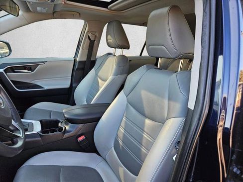 Used 2023 Toyota RAV4 XLE Premium image 20