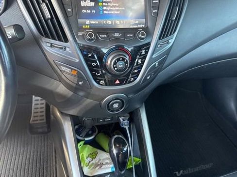 Used 2015 Hyundai Veloster Turbo FWD image 2